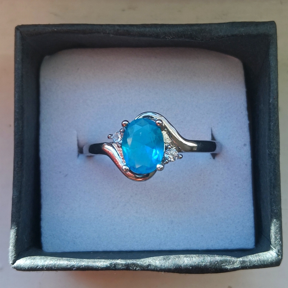 Stunning Aquamarine CZ Diamond Ring (Size 8 1/2)